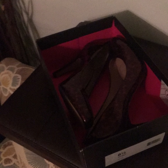 Vince Camuto heels - Picture 7 of 7